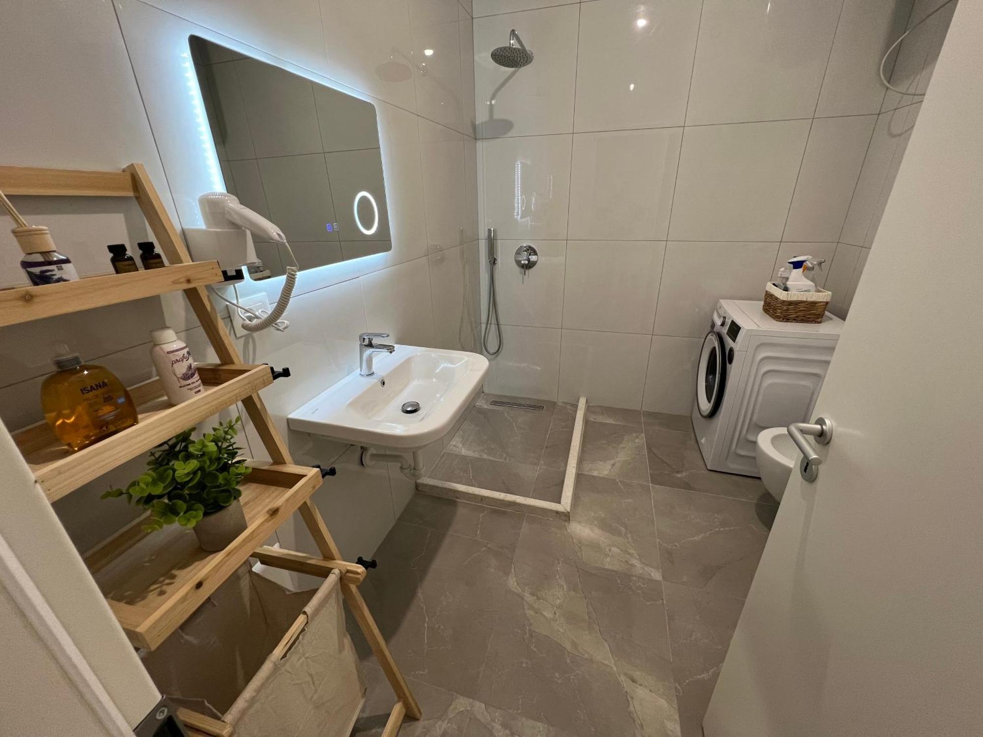 Sunflower Apartment Tiranë Eksteriør bilde